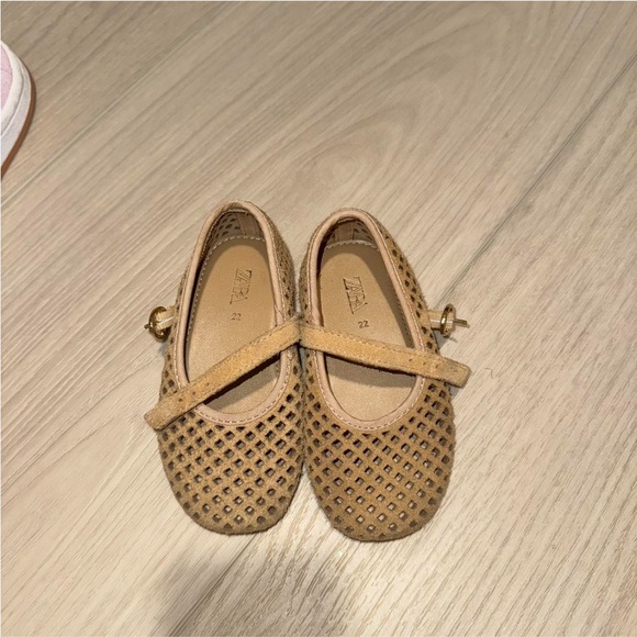 Zara Kids Beige Mary Jane Dress Shoes - Picture 3 of 3